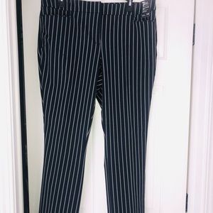 7 th Avenue NY & CO slim straight leg stretch dress pants Sz 14 blue pin striped